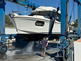 Beneteau Swift Trawler 30 - Hull + boat out of water